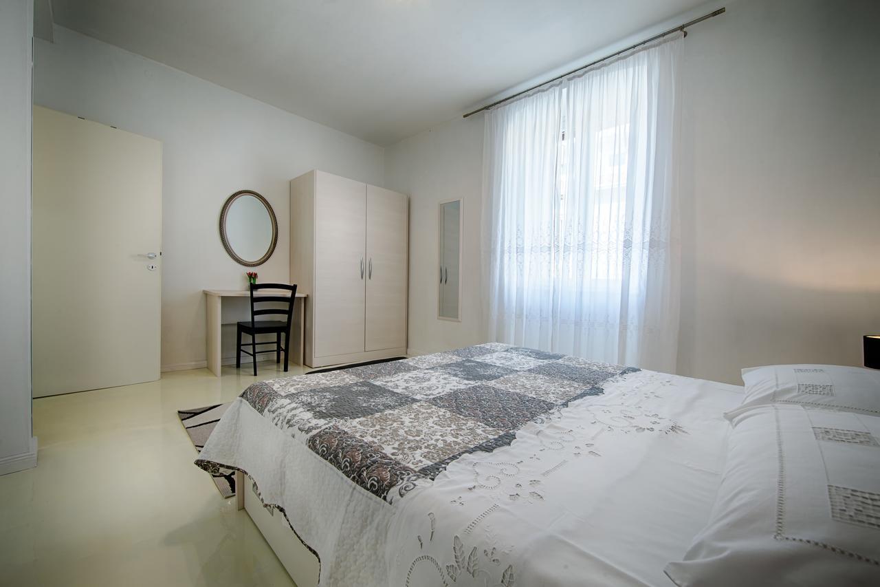 Apartment Jure Vis Eksteriør billede